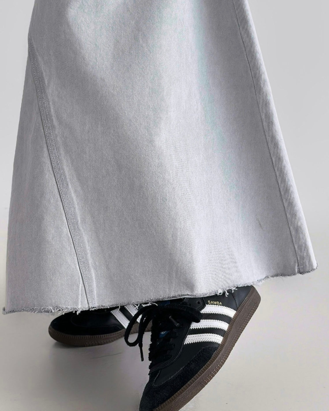 淺灰傘型牛仔裙