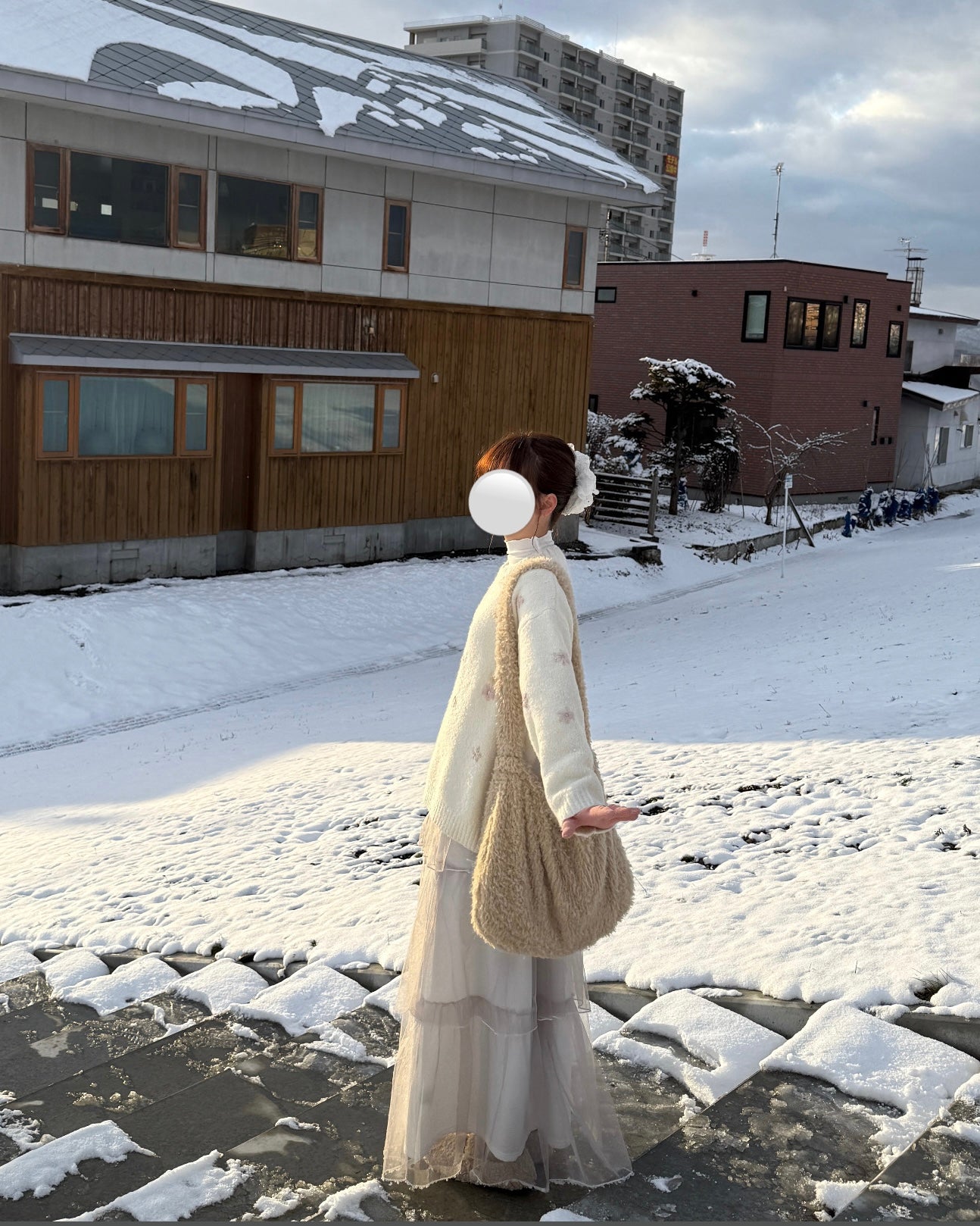 軟糯刺繡花花冷衫✿must pick!!!!!