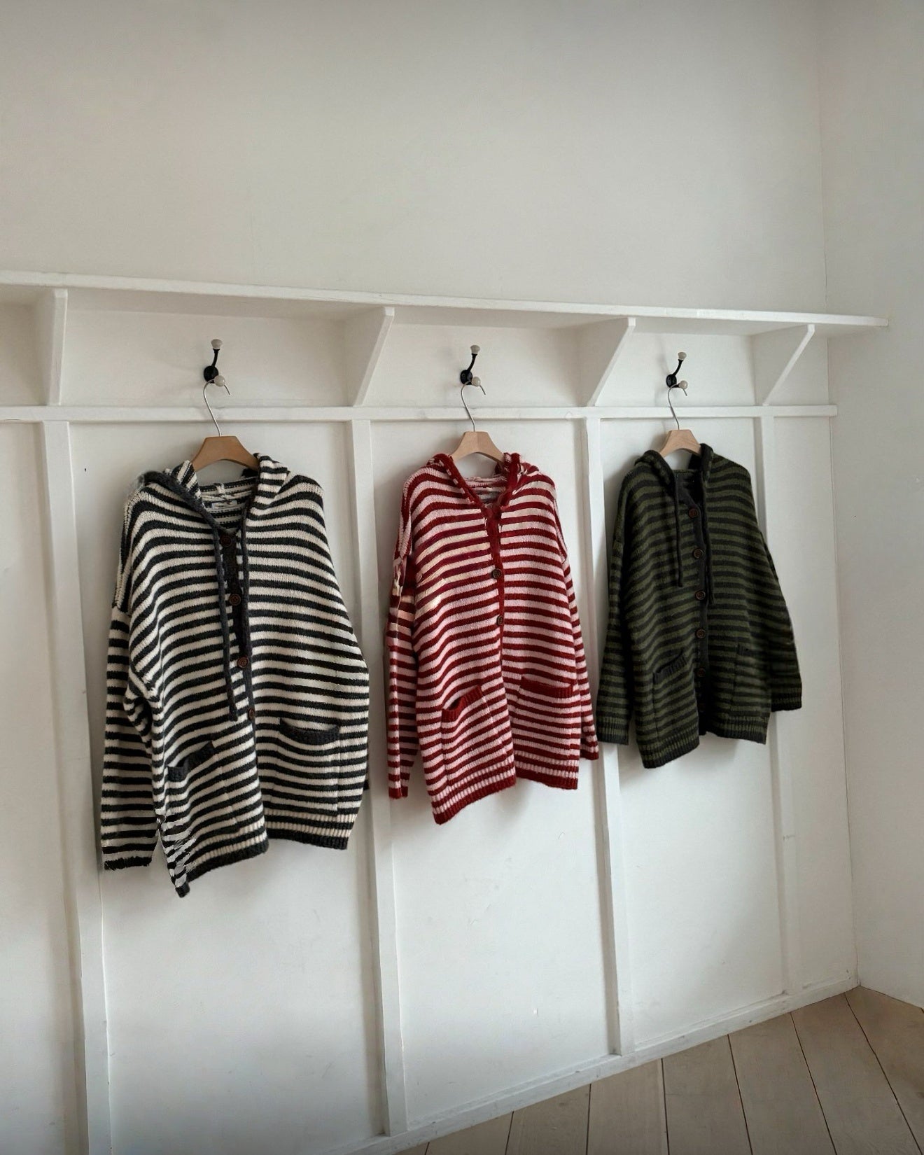 peekaboo cardigan🎠