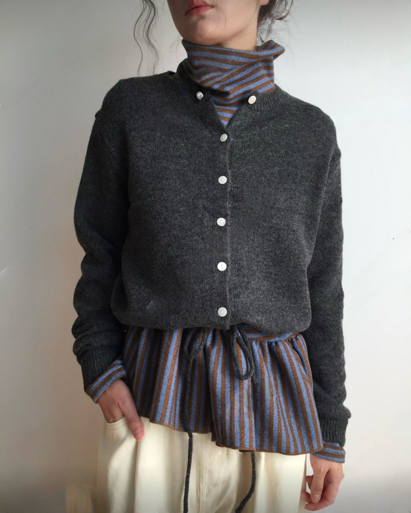 不對稱條紋高領top