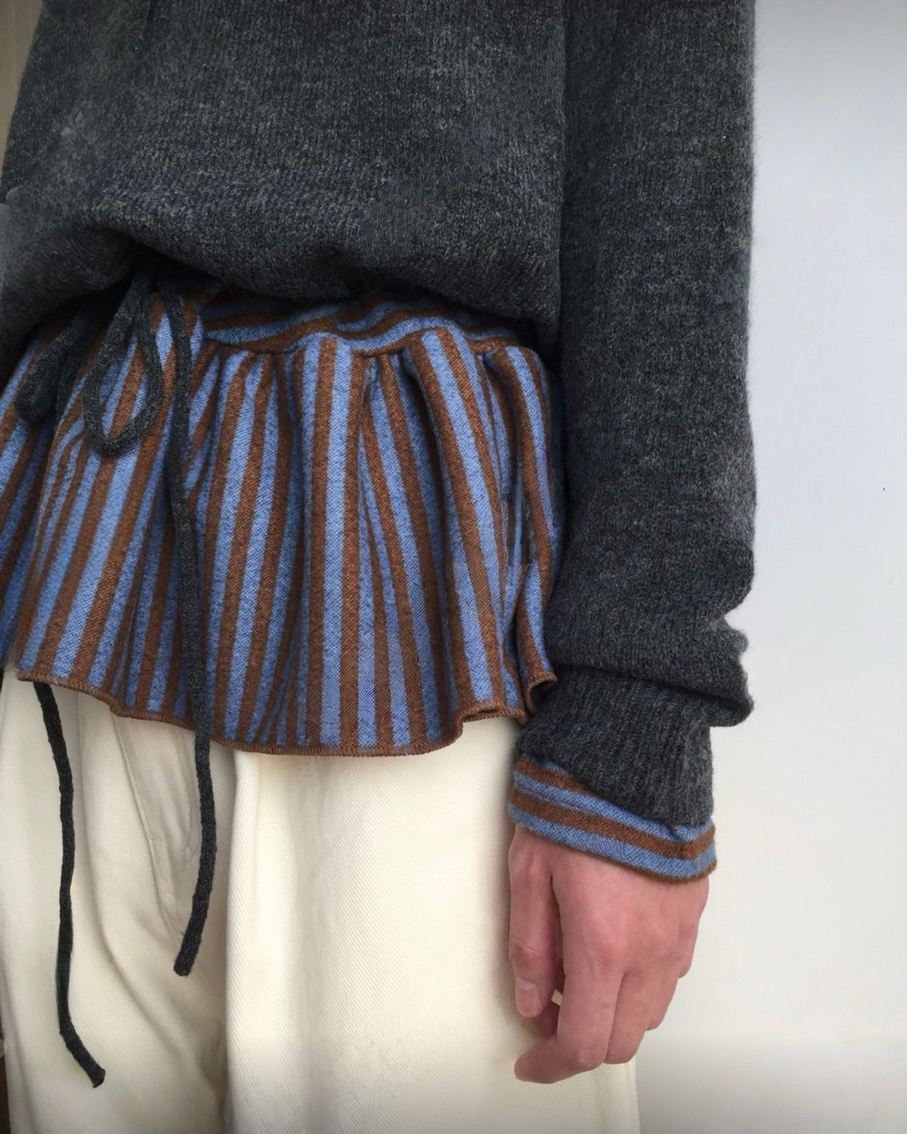 不對稱條紋高領top