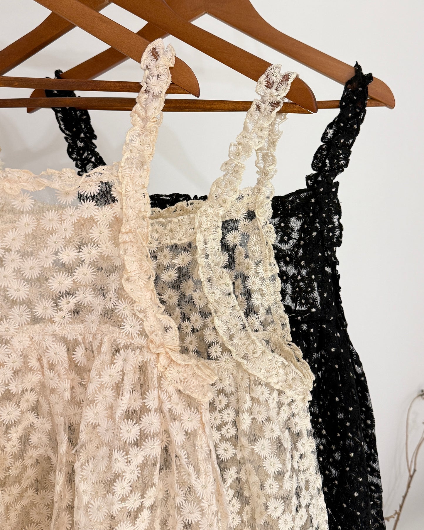 Daisy ruffle camisole(側有開衩)