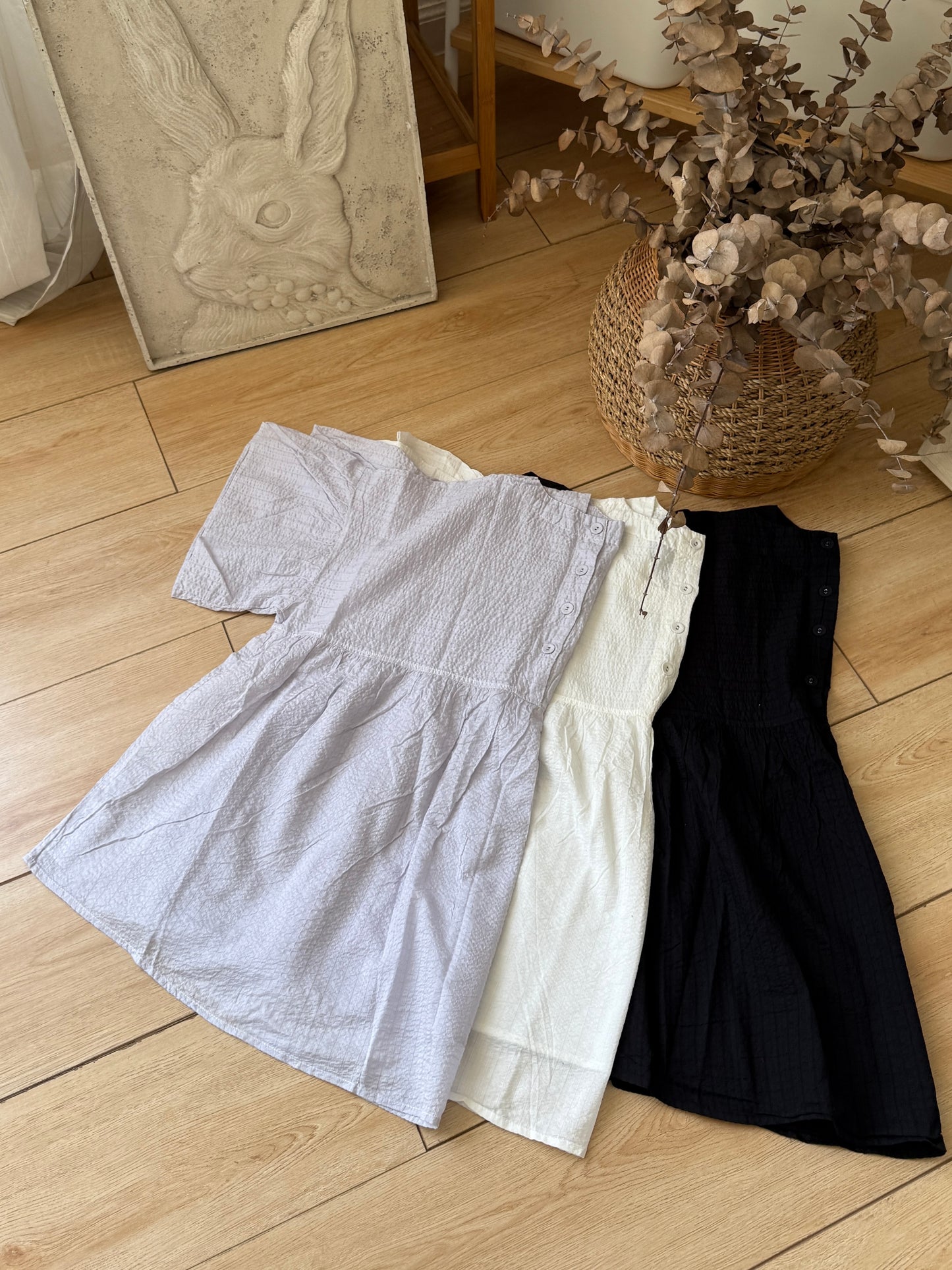 輕薄暗紋圓領top