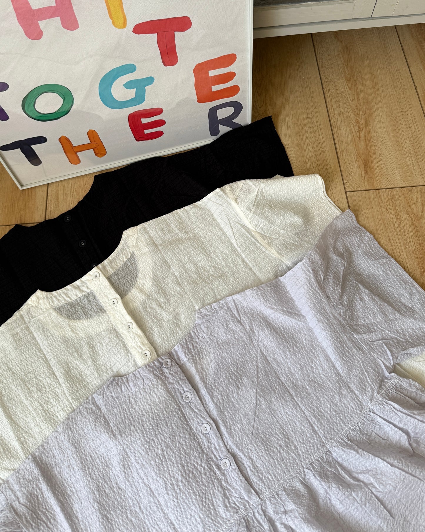 輕薄暗紋圓領top