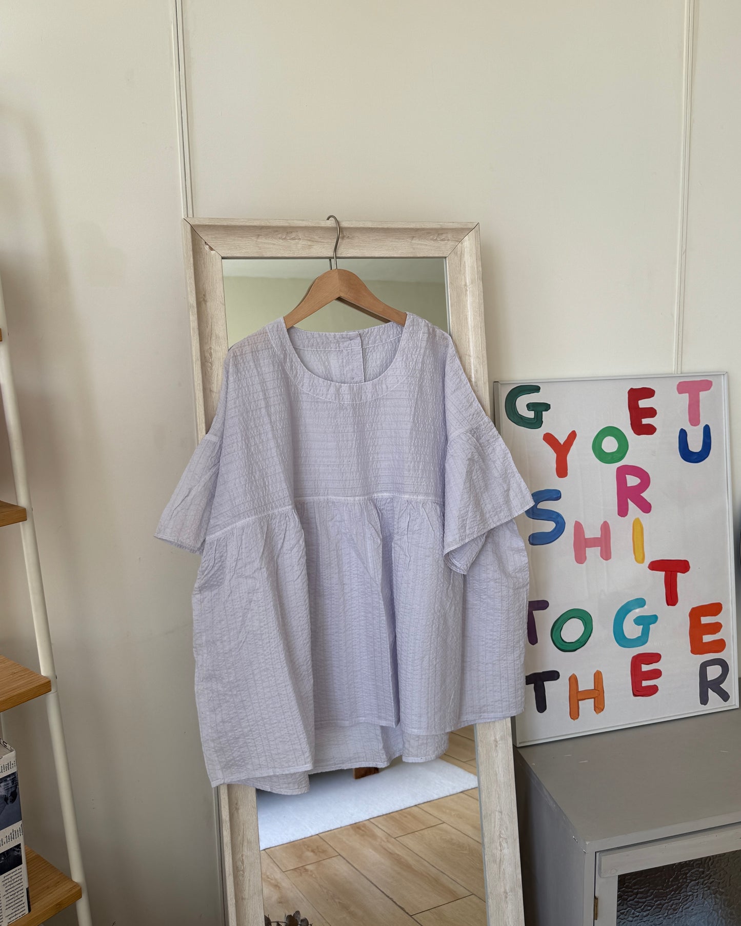 輕薄暗紋圓領top