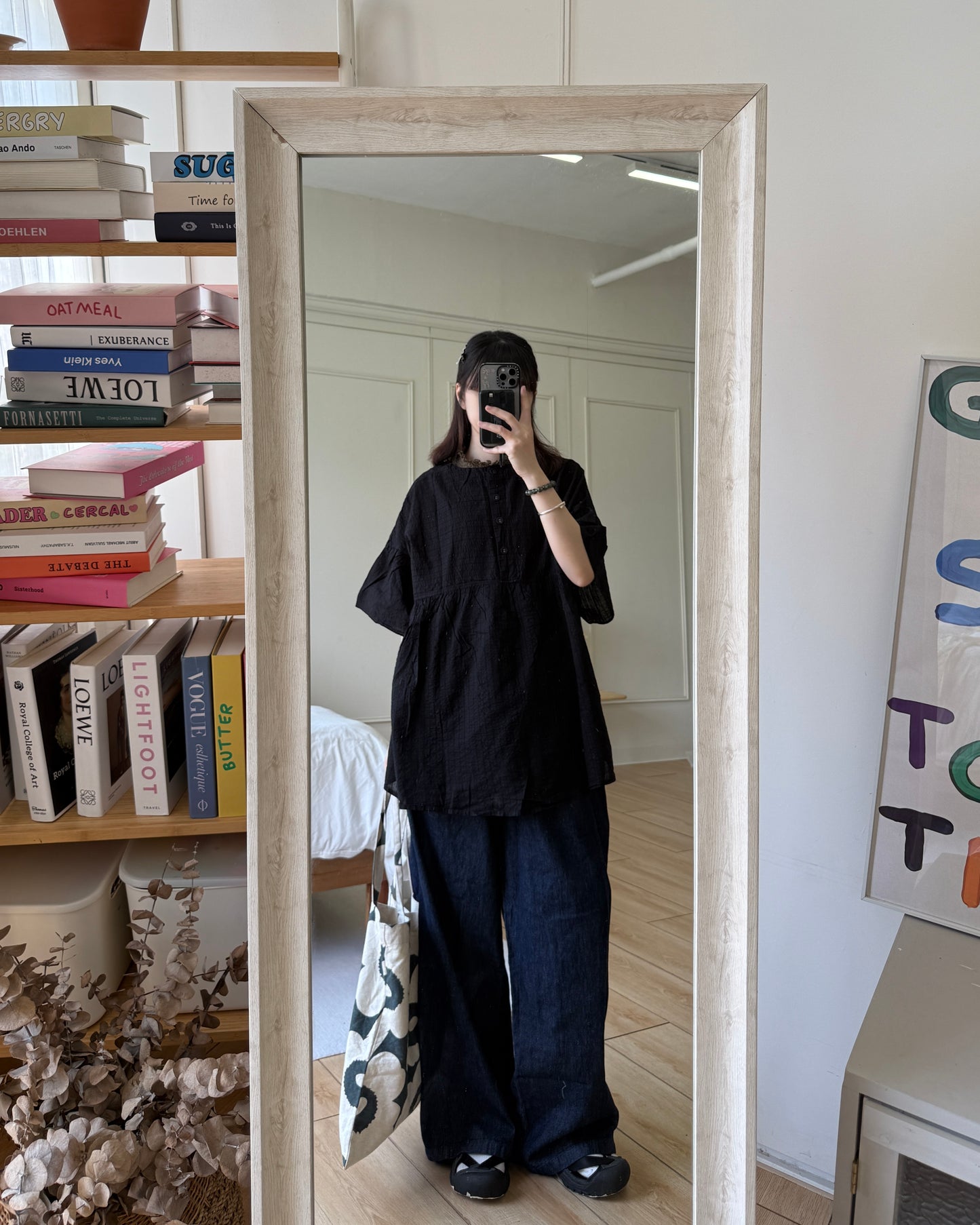 輕薄暗紋圓領top