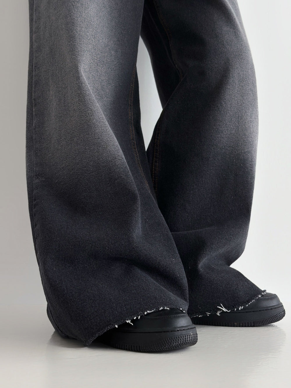 寬鬆微喇叭牛仔褲