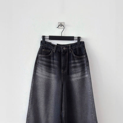 寬鬆微喇叭牛仔褲