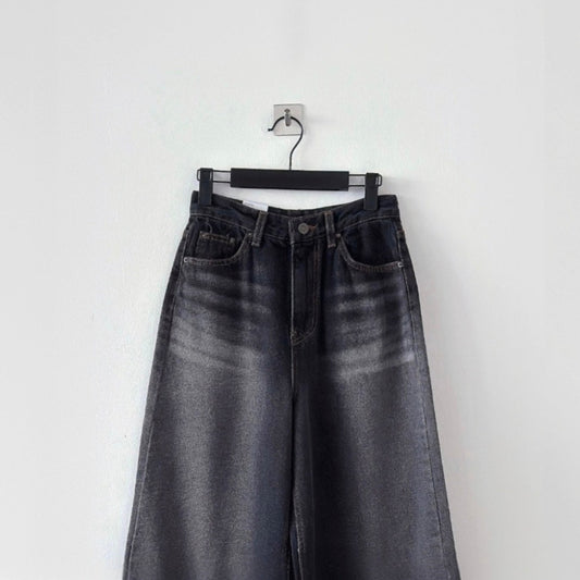 寬鬆微喇叭牛仔褲