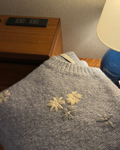 軟糯刺繡花花冷衫✿must pick!!!!!