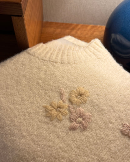 軟糯刺繡花花冷衫✿must pick!!!!!