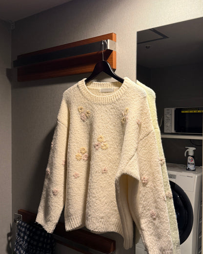 軟糯刺繡花花冷衫✿must pick!!!!!