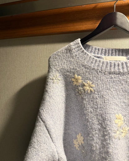 軟糯刺繡花花冷衫✿must pick!!!!!