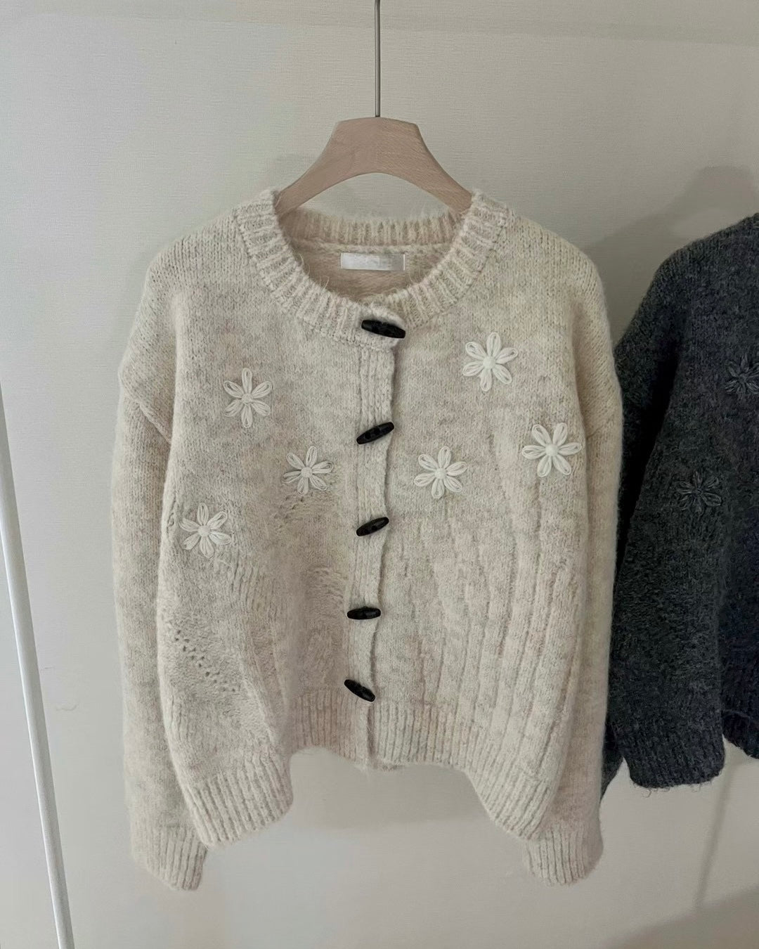 牛角扣花花針織外套