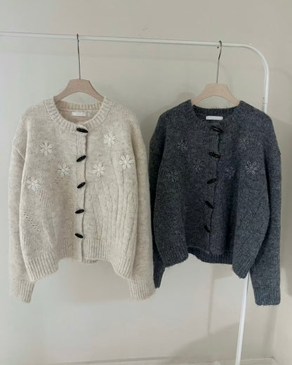 牛角扣花花針織外套