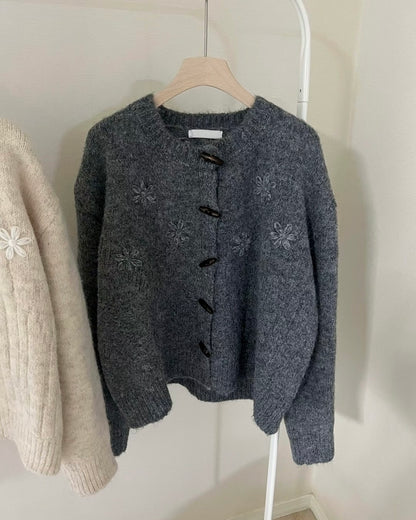 牛角扣花花針織外套