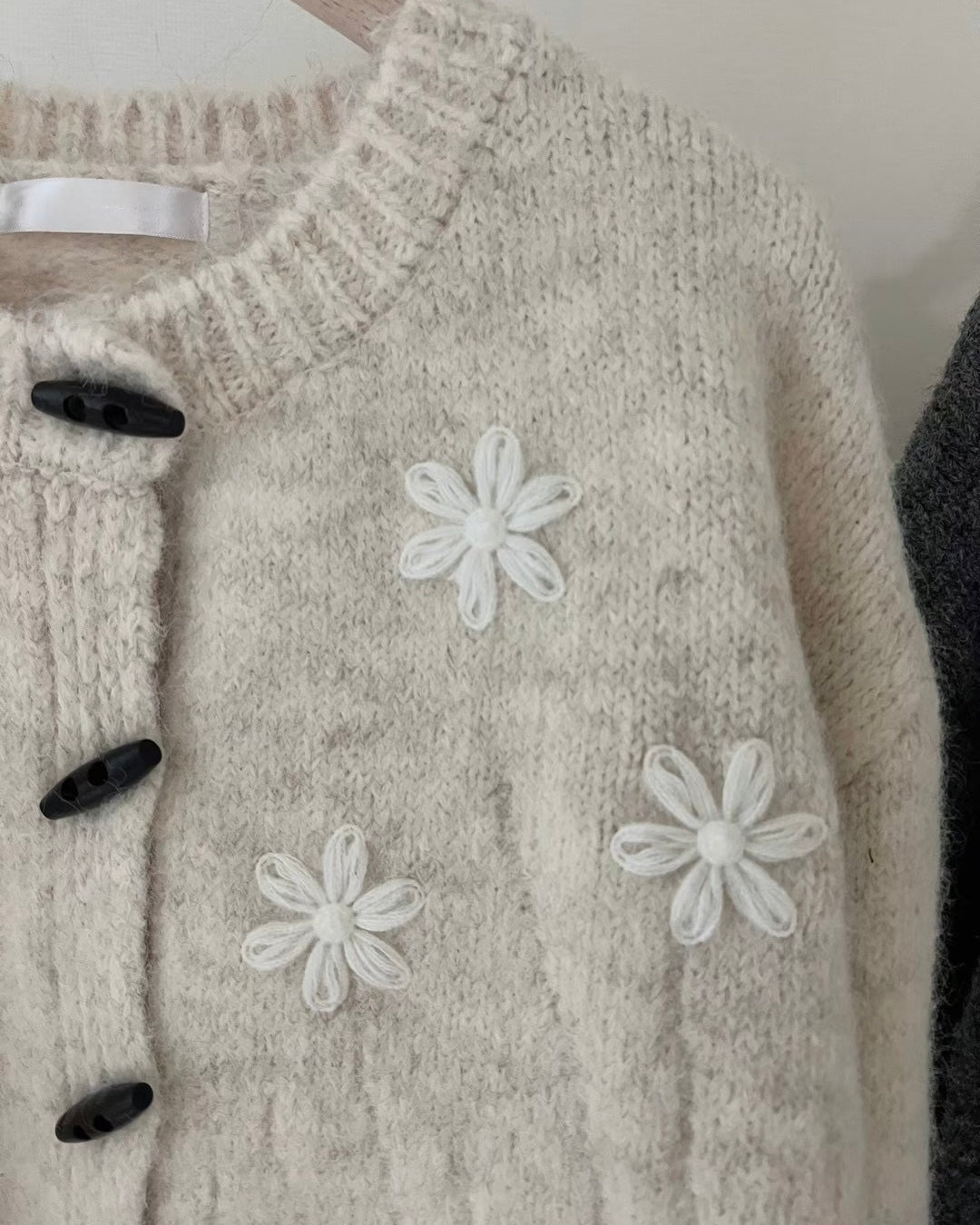 牛角扣花花針織外套