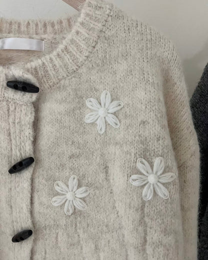 牛角扣花花針織外套