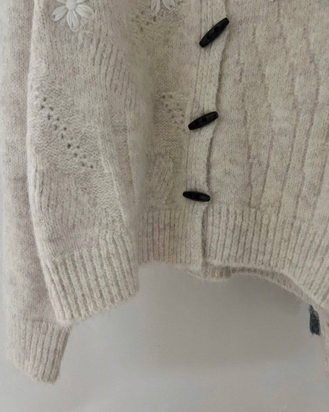 牛角扣花花針織外套