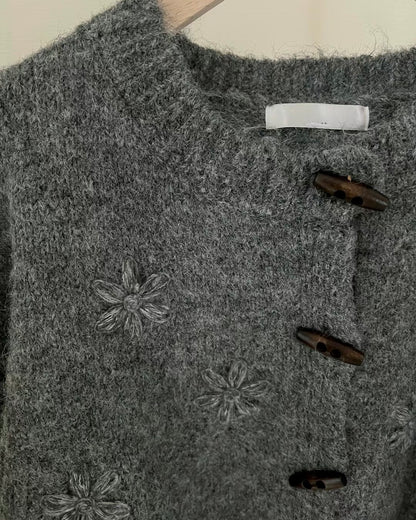 牛角扣花花針織外套